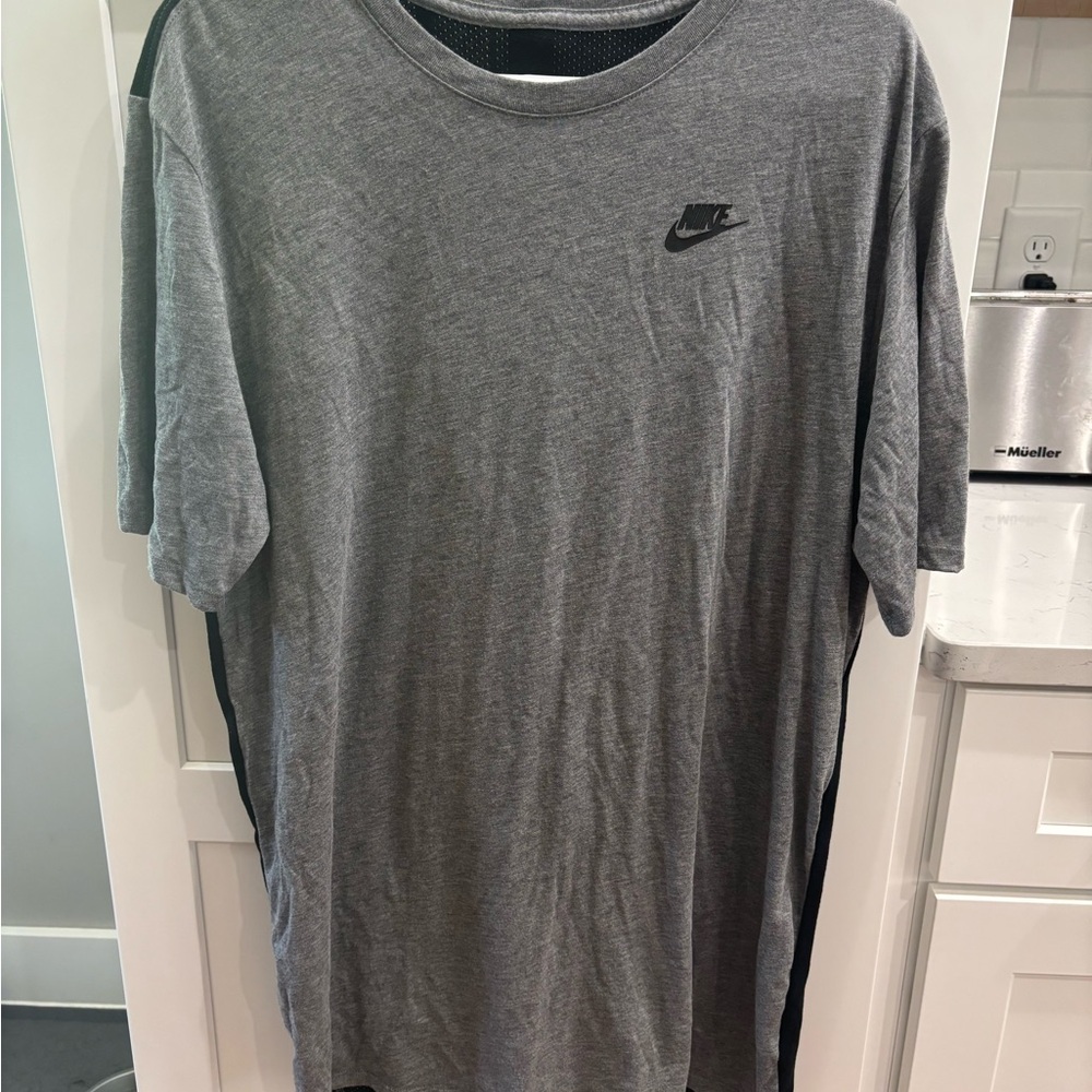 Nike Men's Heather Gray Short Sleeve Tee